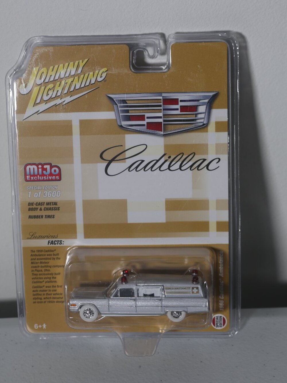 Johnny Lightning - White Lightning - 1966 Cadillac Ambulance - Mijo Exclusive !!